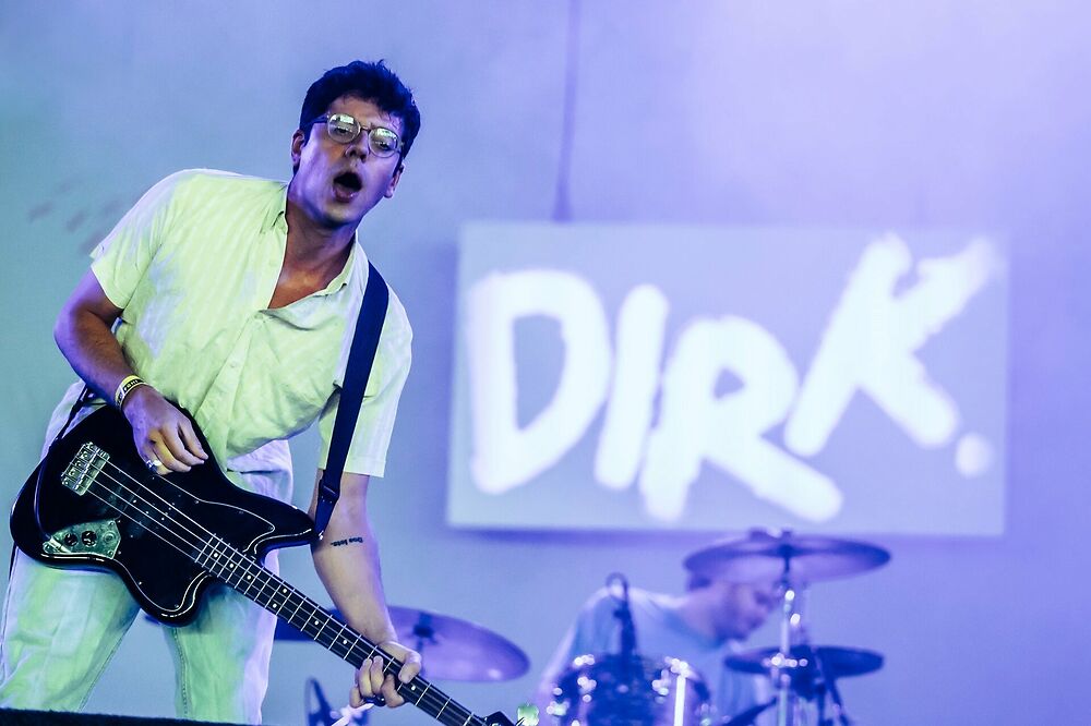 DIRK. viel op Pukkelpop met hun noiserock een volle Marquee binnen met een ongeziene furie. (Humo ****)