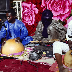 Documentaire over "Afrique Victime" over de nieuwe plaat van Mdou Moctar