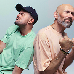 Ertebrekers lossen nieuwe plaat.