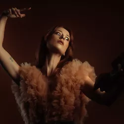 Live sessie Grace Cummings Live sessie Grace Cummings